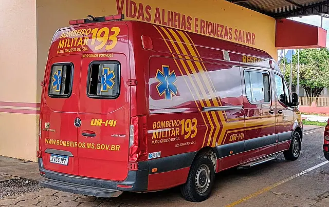 Bombeiros socorrem ciclista ferido após queda em Corumbá