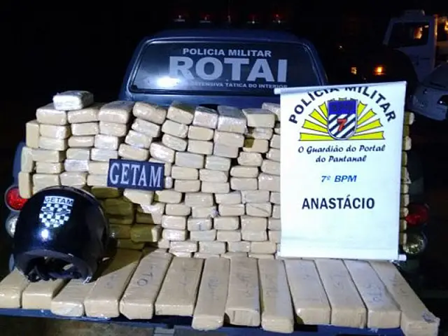 Condutor de carro com drogas fura bloqueio da PM e sofre acidente em Anastácio