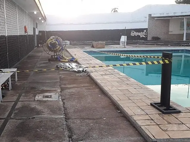 Homem morre afogado em piscina de clube durante festa