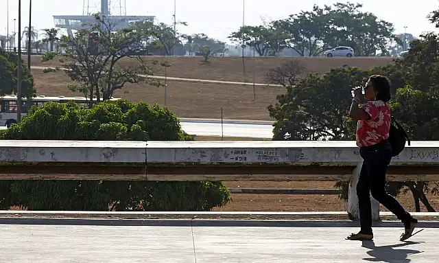 Inmet emite alerta laranja de seca em 12 estados e o DF