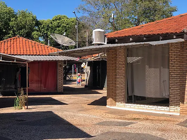 Loja de artesanato é alvo de furto no Shopping Arandú