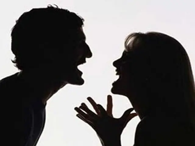 Homem agride amásia, que revida com pedra de amolar faca