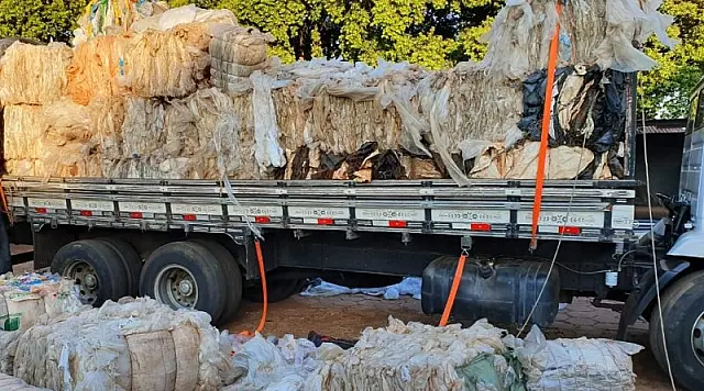 Caminhoneiro é flagrado pela PRF transportando 1,6 toneladas de maconha, skunk e cocaína