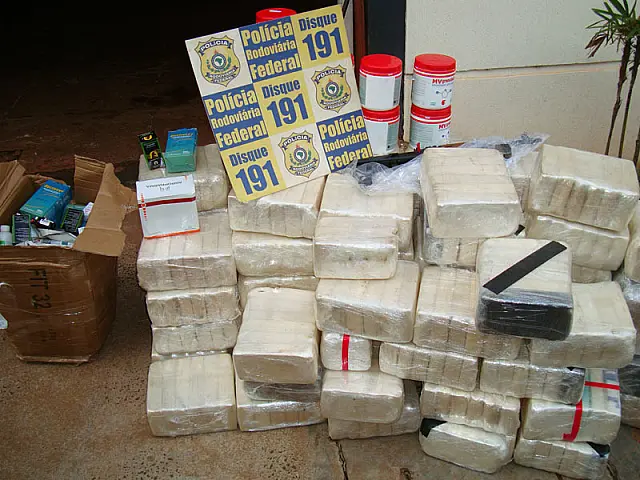 PRF apreende fuzil AK 47 e uma tonelada de droga em MS