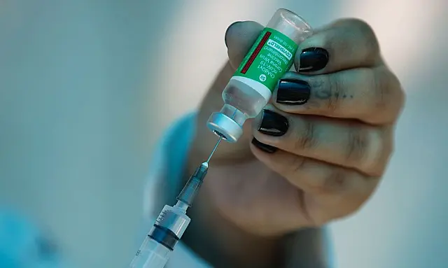 Saúde autoriza liberação de estoque de vacinas para primeira dose