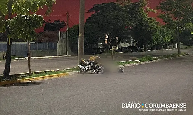 Motociclista morre após acidente em rotatória