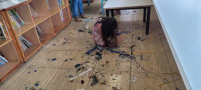 Vagões da Biblioteca Comunitária Roda Vida são vandalizados por criminosos