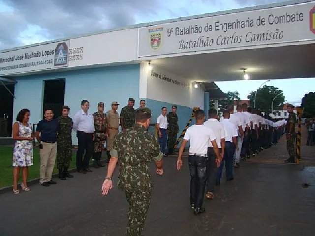 Clézio na formatura de incorporação no 9º BE Cmb
