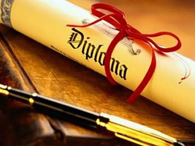 Sites vendem diplomas falsos de universidades