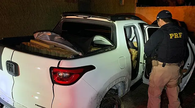 PRF apreende 912 kg de maconha após tentativa de fuga de suspeito em Bandeirantes