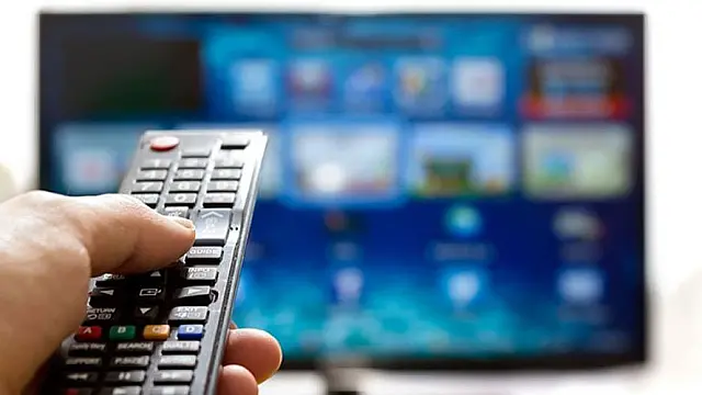 Homem ameaça mulher com faca após discussão para trocar canal da TV