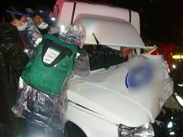 Homem fica preso às ferragens em acidente na BR-262