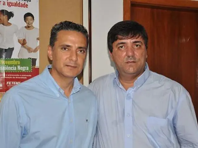 Prefeito assina Lei Complementar que corrige piso dos professores