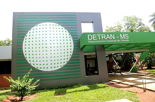 Detran-MS notifica 216 mil proprietários com débitos de licenciamento