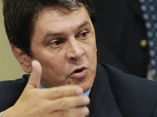 Roberto Jefferson deixa a prisão para cumprir pena em casa