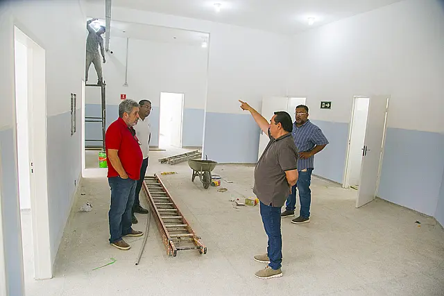 Prefeito visita UBS Simone Flores e praça do Cravo Vermelho em Corumbá