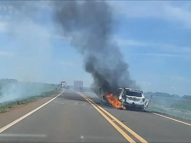 Forças policiais se unem para caçar assaltantes de carro-forte na fronteira