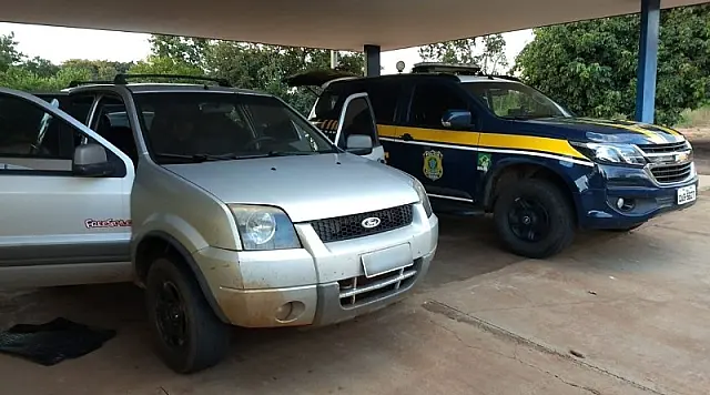 PRF prende homens com 150 kg de maconha, pistola e munições na BR-262