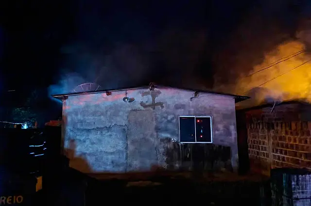 Homem coloca fogo na casa da ex por não aceitar o fim do relacionamento