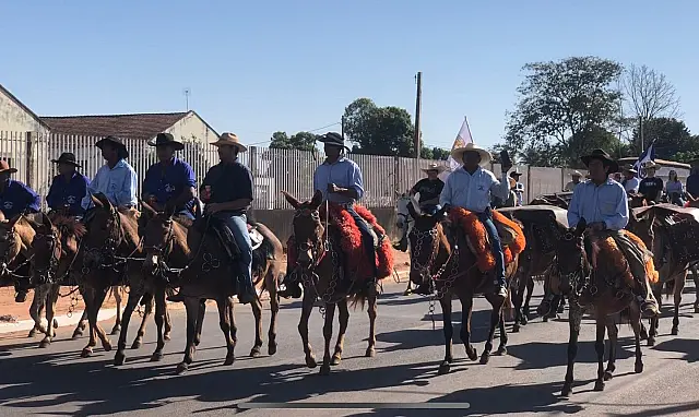 Tradicional cavalgada abre 54ª edição da Expoaqui