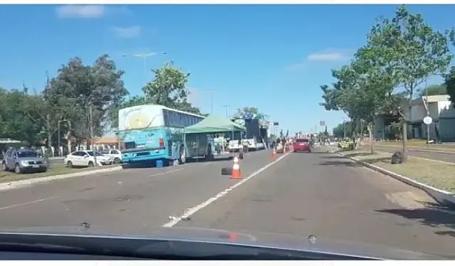 Manifestantes continuam protestando em frente ao CMO em Campo Grande