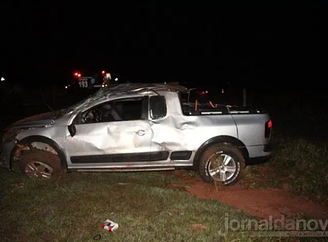 Adolescente morre após namorado capotar picape na saída de festa do peão