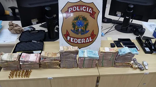 Equipe da Polícia Federal apreende homem com R$ 106 mil em espécie e munições de arma