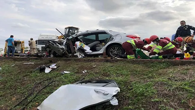Motorista fica preso às ferragens após bater em carreta na BR-163