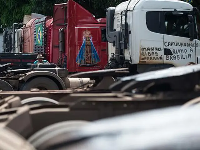 Caminhoneiros mantêm protestos em 11 rodovias de cinco estados
