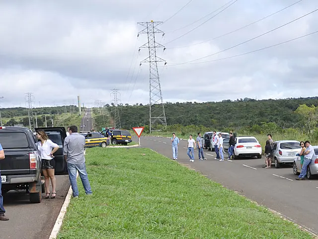 PRF realiza blitz com "espião" em festa na BR-262