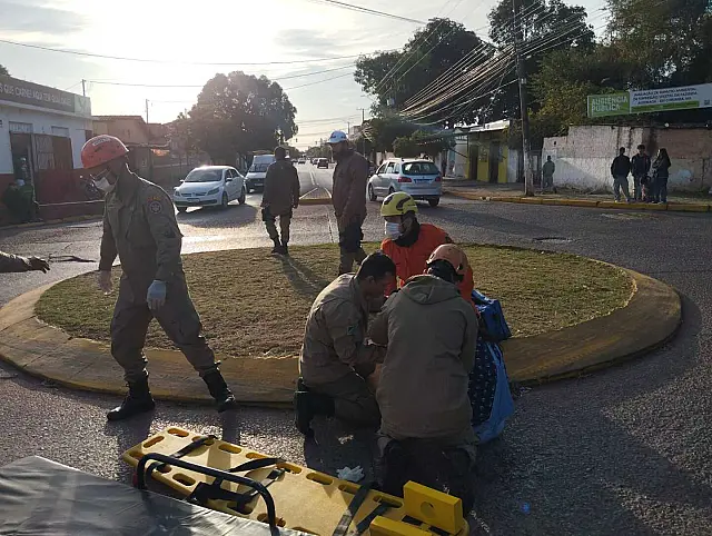 Adolescente fica ferido após queda de moto em Corumbá