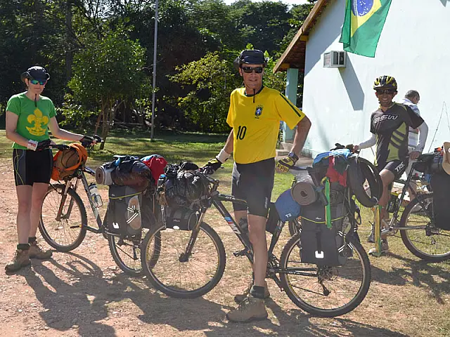 Trio de ciclistas se aventura pelo Pantanal Sul-Mato-Grossense