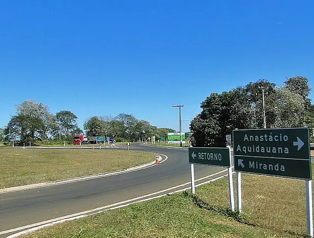 Caminhoneiro é detido com oito latas de cerveja na BR-262