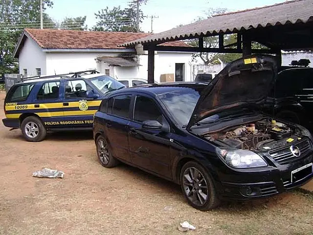 Ex-policial militar é preso na BR-262 com carro furtado