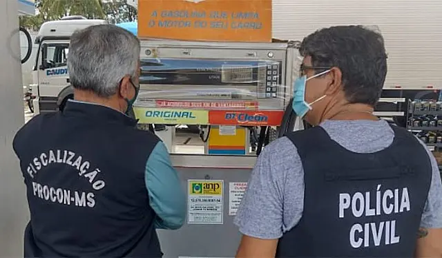 Procon autua postos de combustíveis por preços abusivos