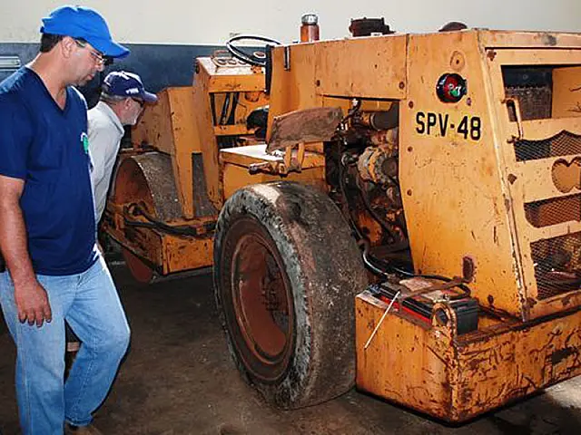 MS: rolo compressor passa por cima de trabalhador