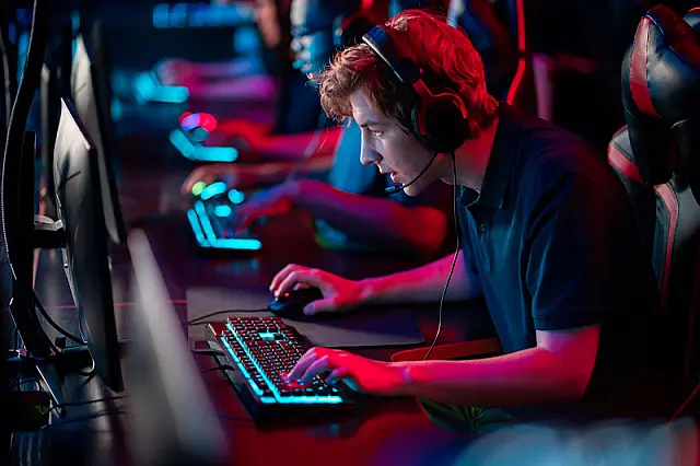 Intel desenvolve tecnologia que promete mais FPS sem aumentar a latência nos jogos