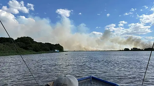 Fogo no Pantanal cobre Corumbá com fumaça
