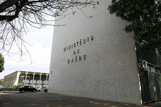 Medida libera R$ 6,4 bi para a compra de vacinas contra a covid-19