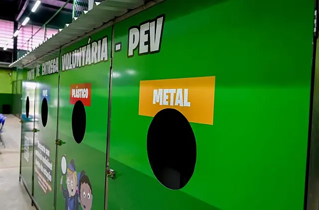 Primeira escola de conceito sustentável de MS recebe nova estação de coleta seletiva