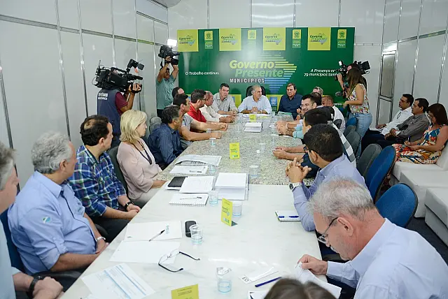 Anastácio pede recapeamento, pavimentação e reforma de escola indígena
