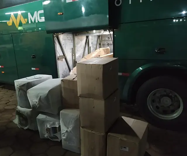 Policiais apreendem carga de descaminho em ônibus de viagem