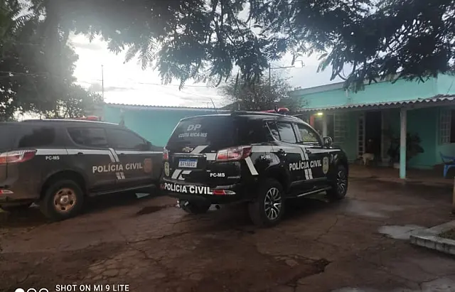 Dona de casa de prostituição e garotas de programa são presas