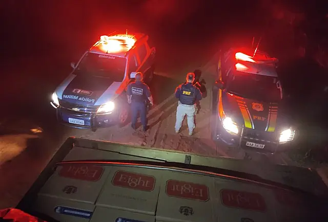 PM e PRF apreendem 135 mil pacotes de cigarro contrabandeado em MS