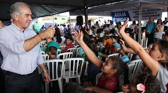 Governador entrega investimentos e reforça cobrança por segurança federal na fronteira