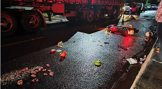 Motociclista morre após colidir em traseira de carreta em cidade de MS