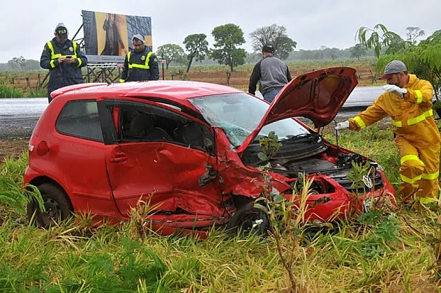 Acidente entre carro e camionete mata homem de 63 anos no MS