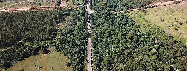 Rodovia BR-262 amanhece bloqueada por manifestantes em Anastácio