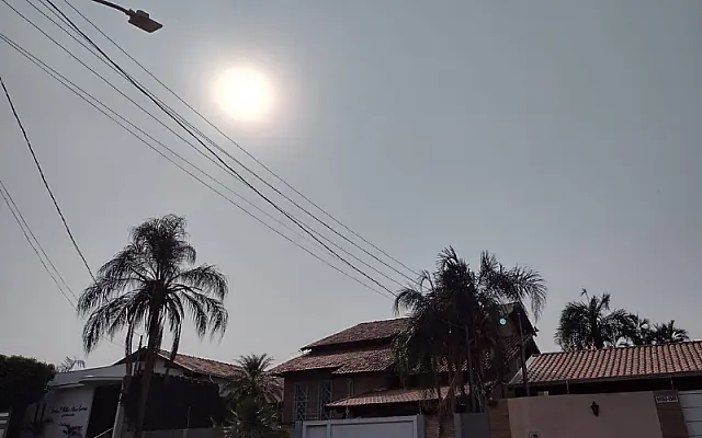 Sexta-feira segue tendência de céu nublado e calor, mas pode ter precipitações