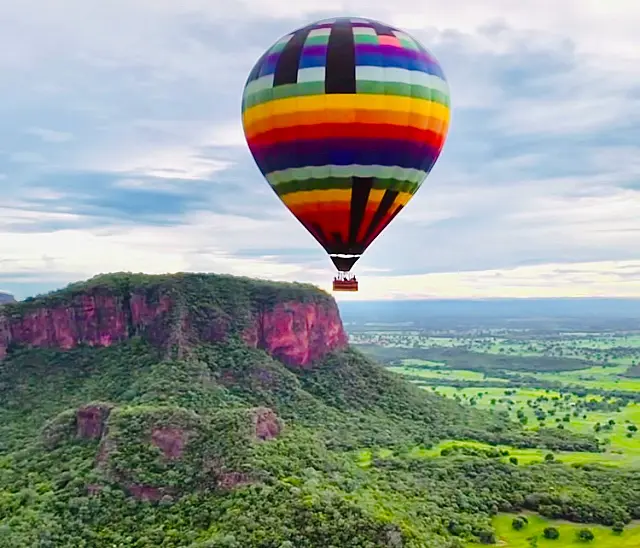 Balonismo chega a Aquidauana e muda a paisagem local